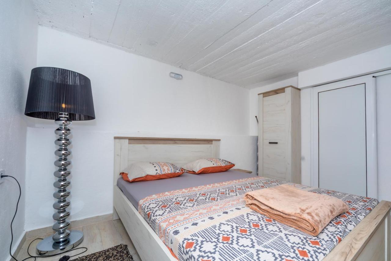 Apartman Sara Бар Екстериор снимка