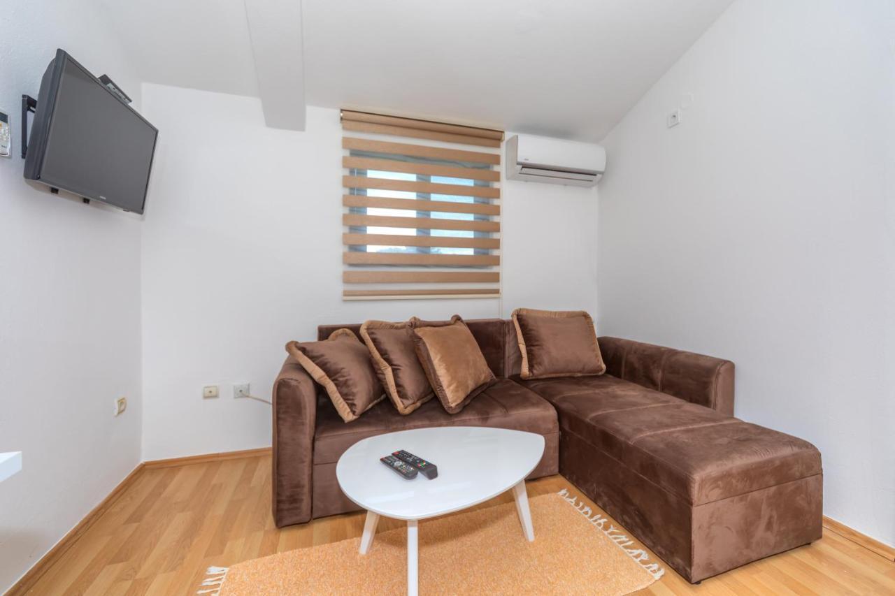 Apartman Sara Бар Екстериор снимка