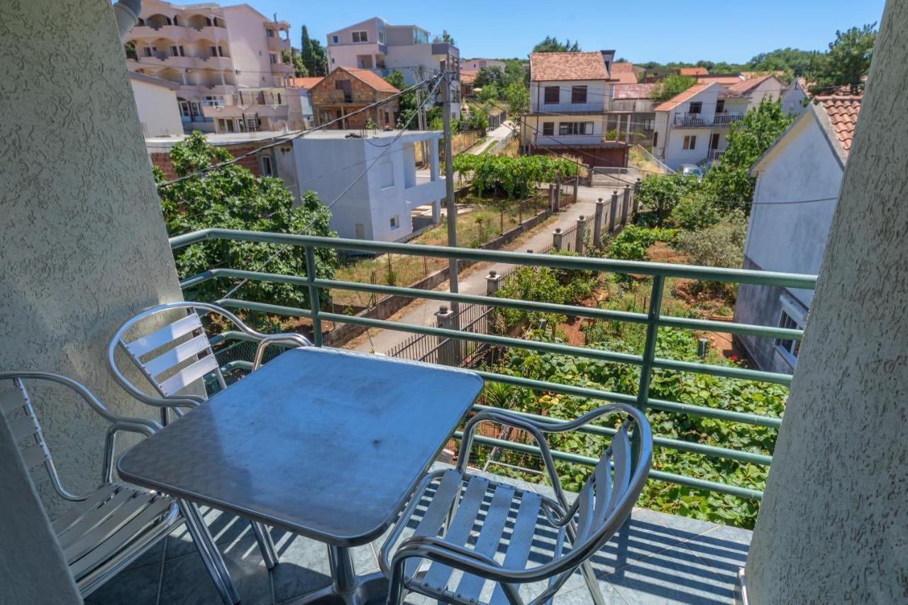 Apartman Sara Бар Екстериор снимка