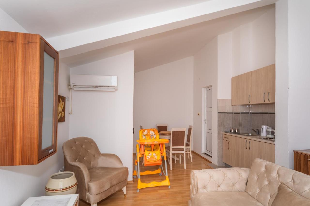 Apartman Sara Бар Екстериор снимка